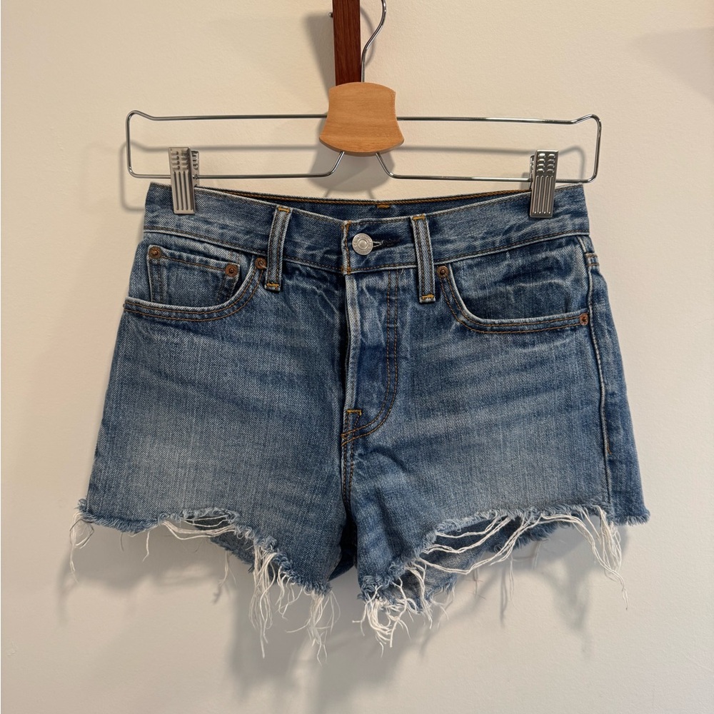 Levi's Frayed Denim Jean Shorts (US 24)